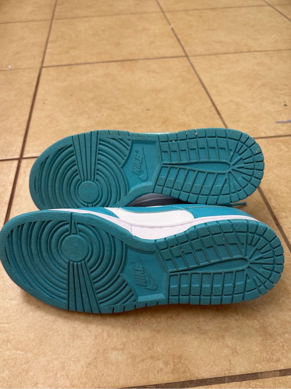 Nike Low-Top Sneakers in Teal and White - Picture 5 of 9